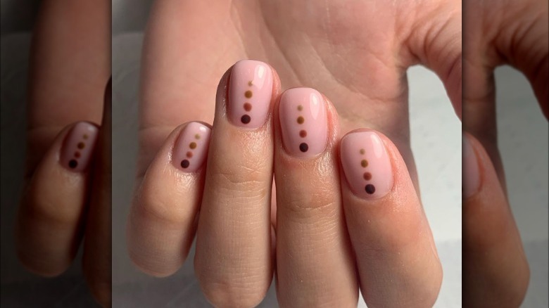 Dots in a line on nails 