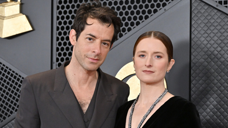 Grace Gummer and Mark Ronson posing for photos