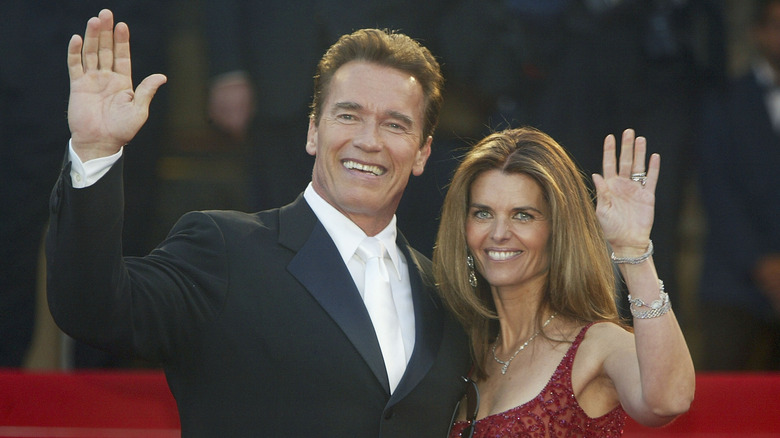 Maria Shriver and Arnold Schwarzenegger waving