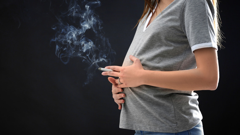 pregnant woman smoking