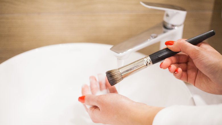 cleaning makeup brush