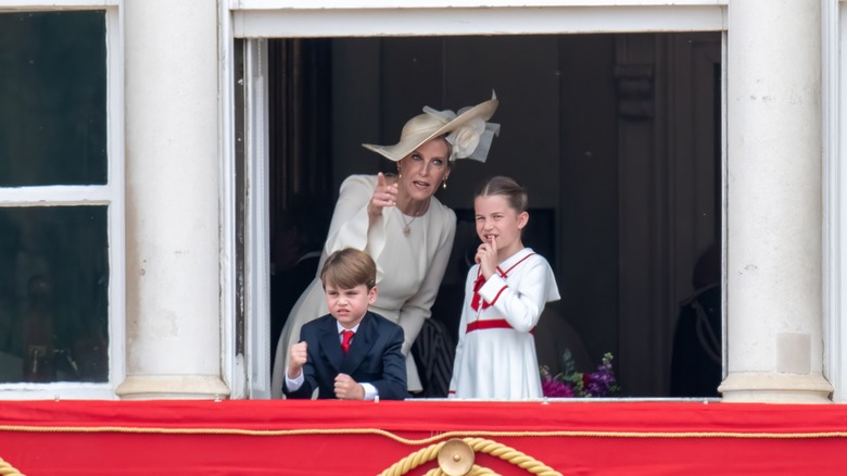 Duchess Sophie talking to Princess Charlotte on balcony