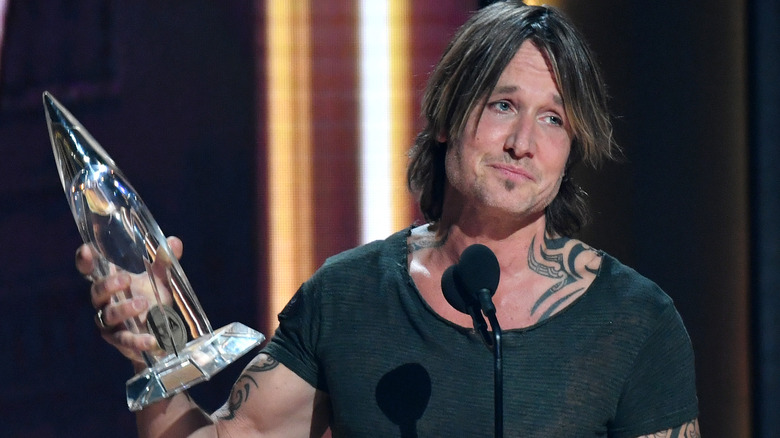 Keith Urban accepting an award