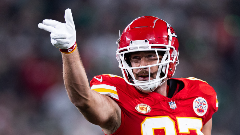 Travis Kelce playing football