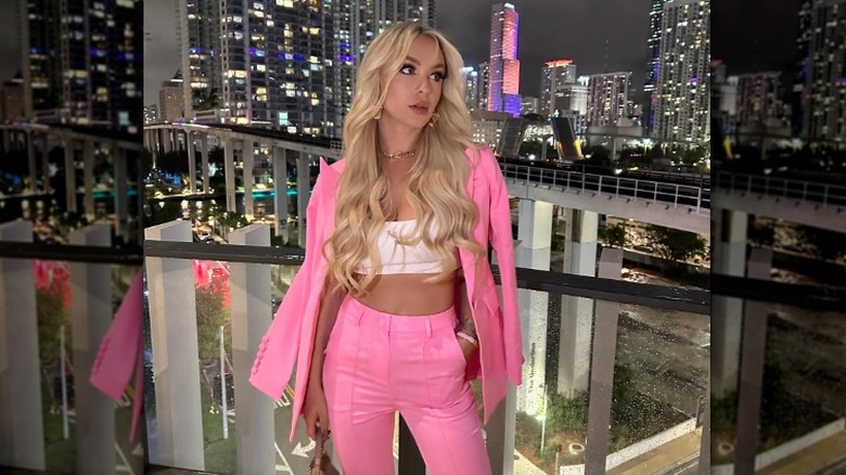 Yara Zaya in pink pantsuit