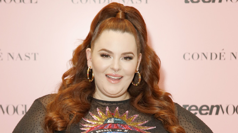 Tess holliday with high ponytail