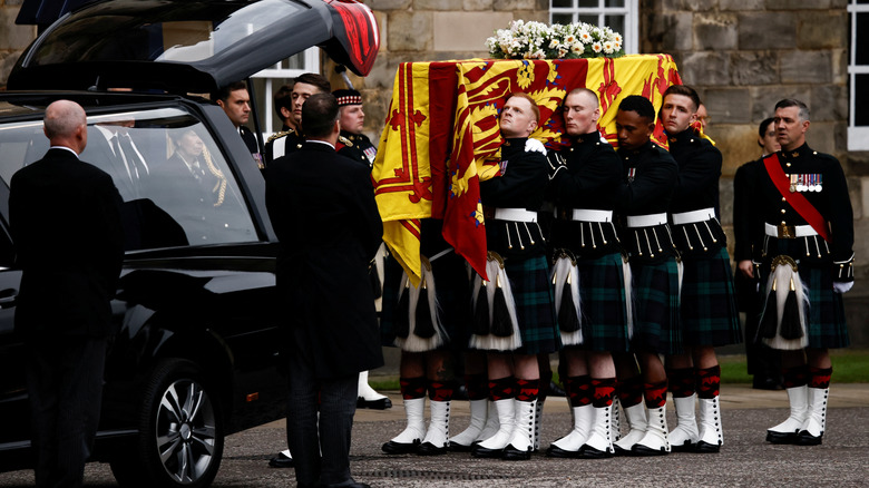 the queen's coffin in scotland