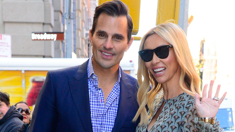 Giuliana and Bill Rancic smiling outside