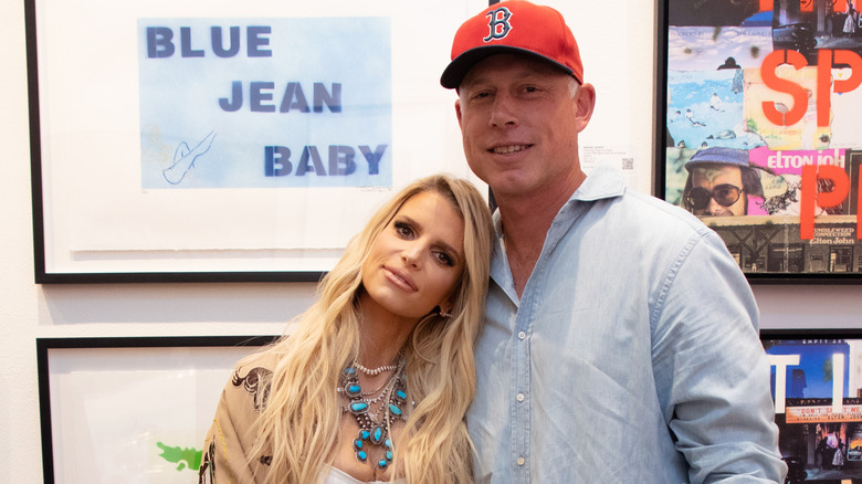 Jessica Simpson and Eric Johnson at an art gallery