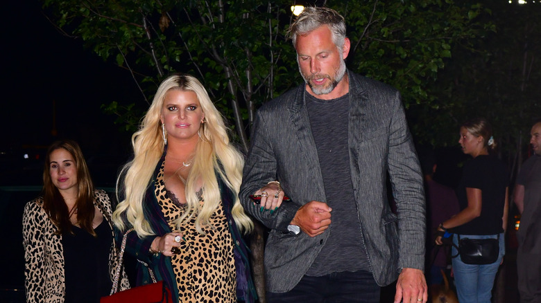 Jessica Simpson and Eric Johnson walking