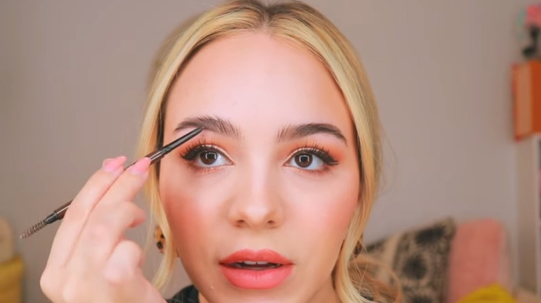 mirellabellebeauty underlining eyebrow with brow pencil