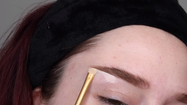 Madison Ashleigh using concealer under eyebrow