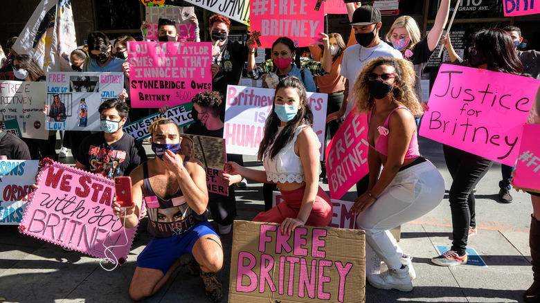 Members of the #FreeBritney movement protesting