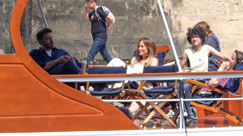 Affleck, Lopez and kids on boat