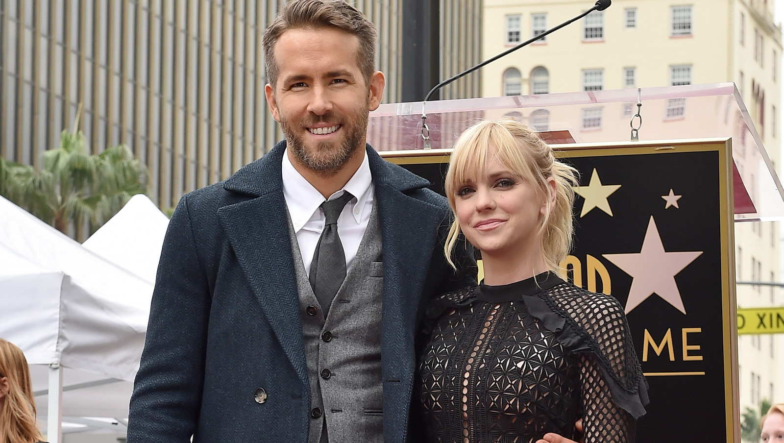 Just Friends' stars Ryan Reynolds, Amy Smart reunite for gin ad