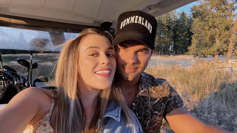 Taylor Lautner, Taylor Dome taking selfie