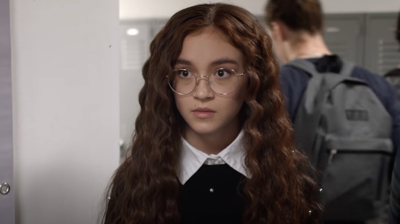 Anna Cathcart as Zoe Valentine