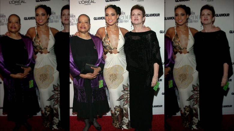 Alicia Keys posing between her grandmother, Vergil DiSalvatore, and her mother, Terria Joseph