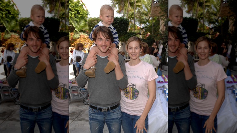 Daniel Giersch and Kelly Rutherford posing with son 