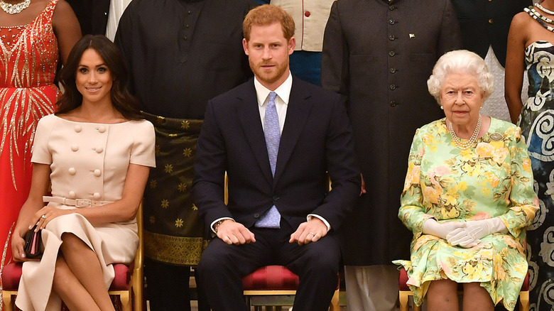 Meghan, Duchess of Sussex, Prince Harry, Duke of Sussex, Queen Elizabeth II and John Major at the Queen's Young Leaders Awards Ceremony at Buckingham Palace in London (2018)