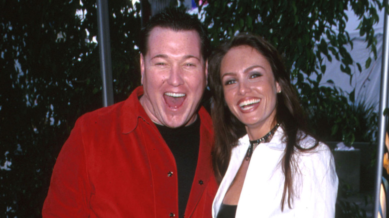 Steve Harwell and then-partner Michelle Laroque smile at 42nd Grammy Awards (2000)