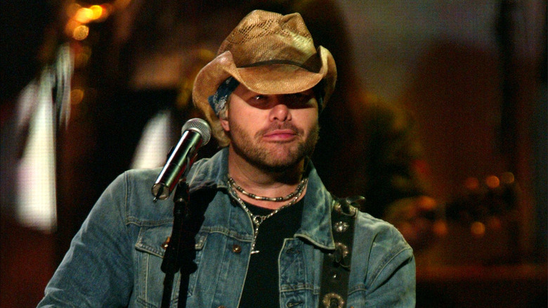 Toby Keith performing in 2003