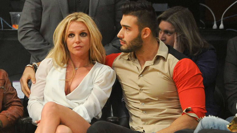 Britney Spears, Sam Asghari at basketball game