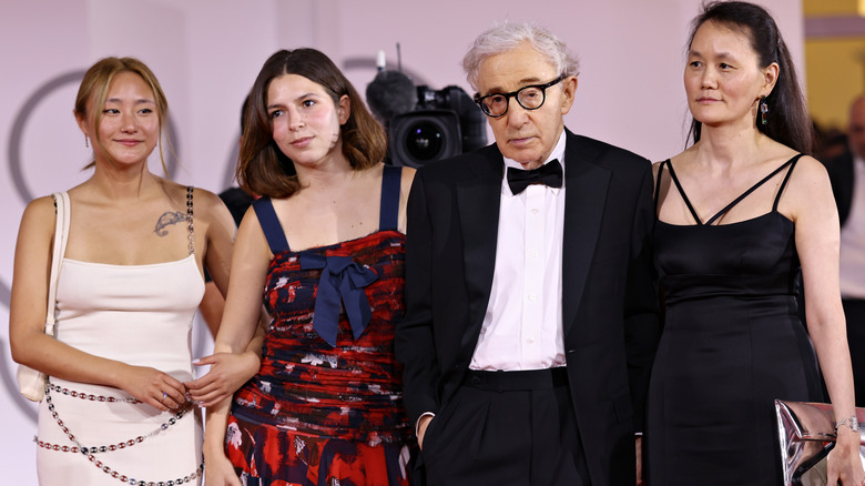 Woody Allen and Soon-Yi Previn posing with daughters