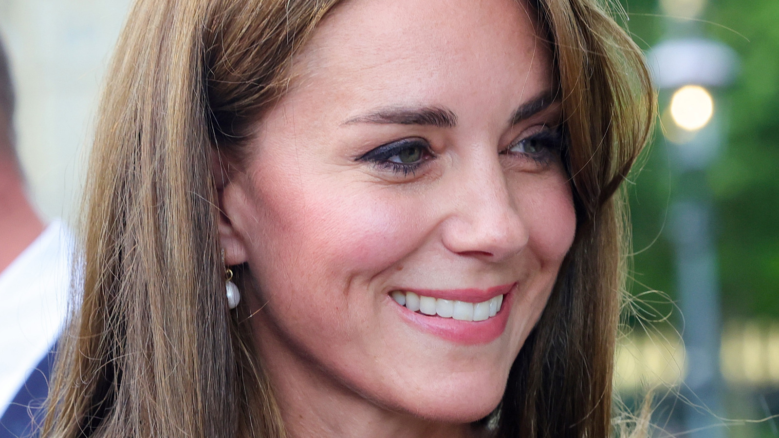 A Touching Moment Between Kate Middleton And A Young Girl Has Twitter In Tears 