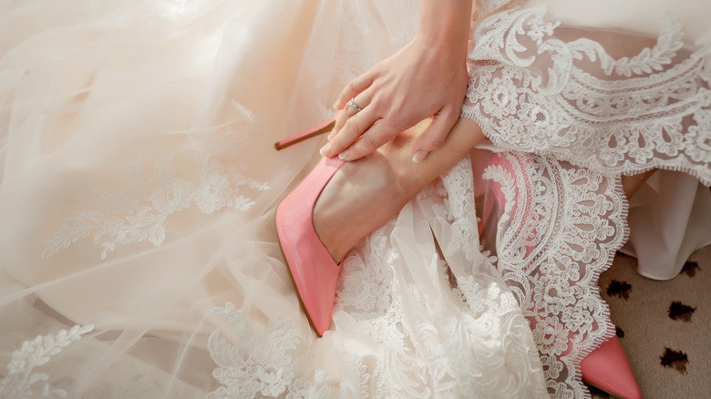 Bride puts on pink heels