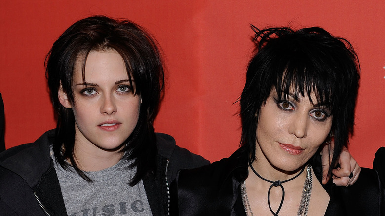 Kristen Stewart, Joan Jett posing