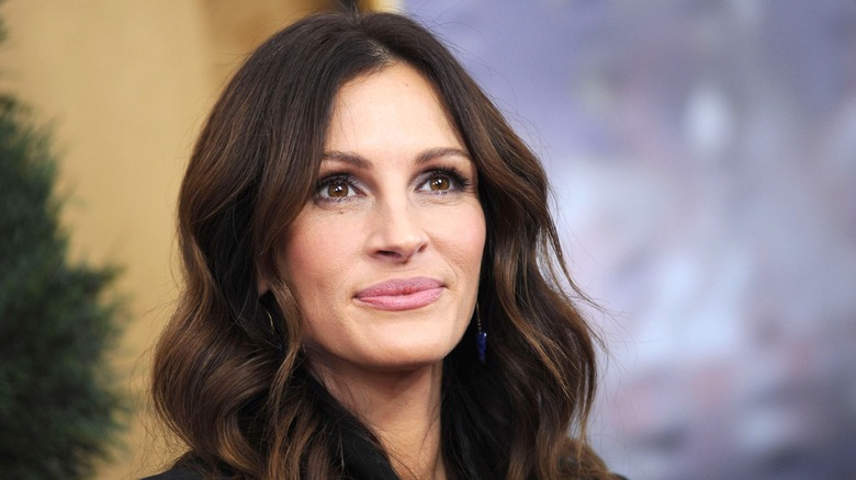 Julia Roberts with wavy hair