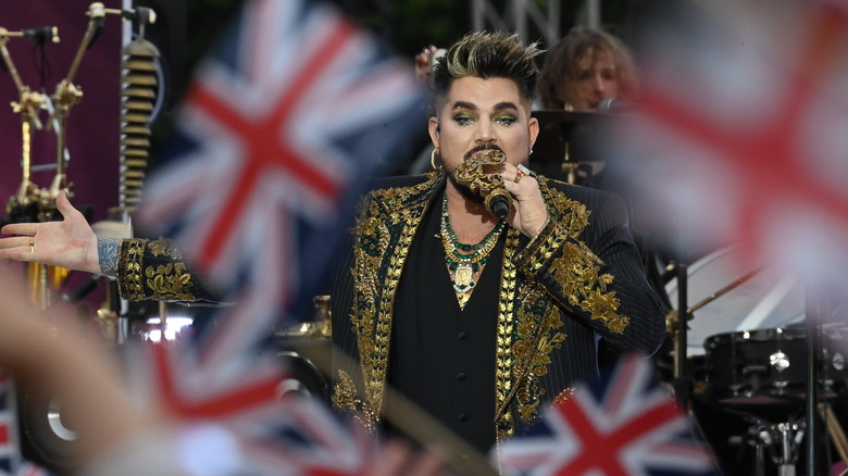 Lambert singing at Platinum Party at the Palace 