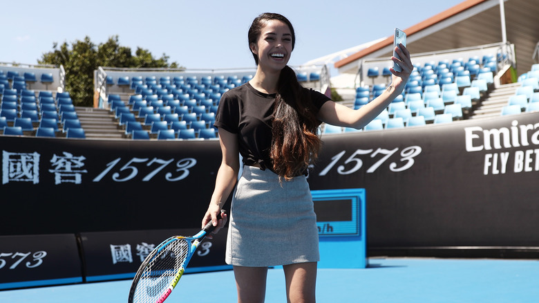 Streamer Rachell "Valkyrae" Hofstetter playing tennis