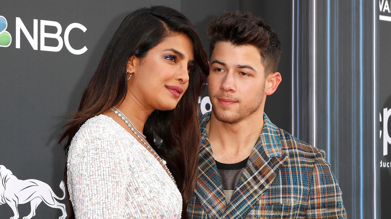 Priyanka Chopra and Nick Jonas posing