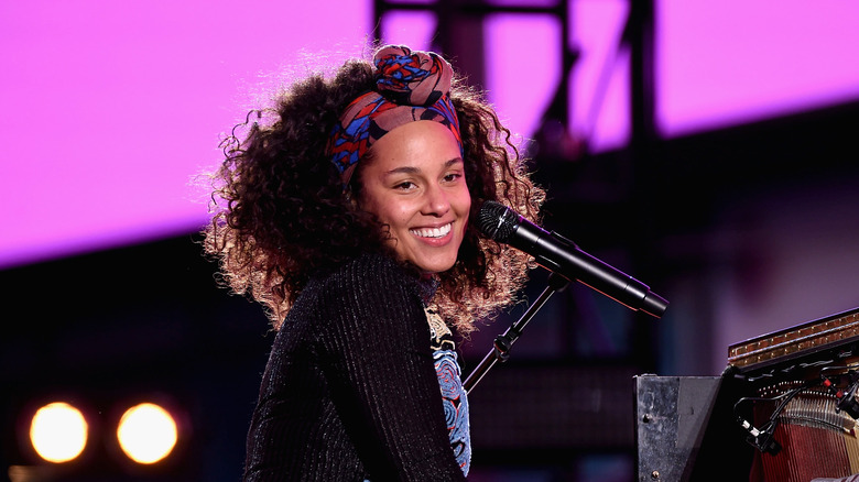 Alicia Keys performing