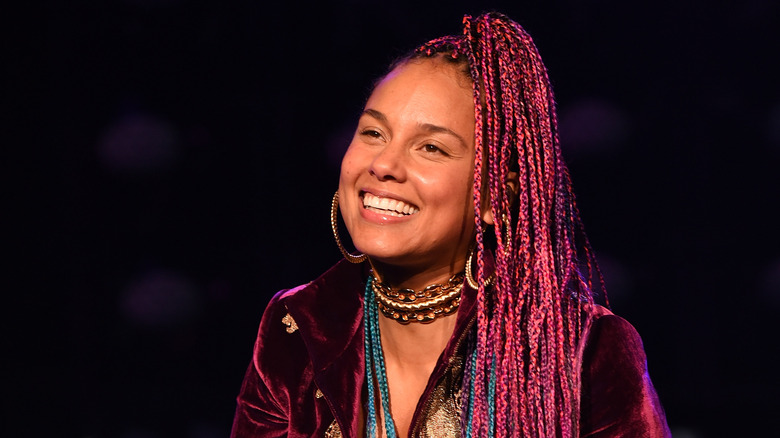 Alicia Keys performing with no makeup