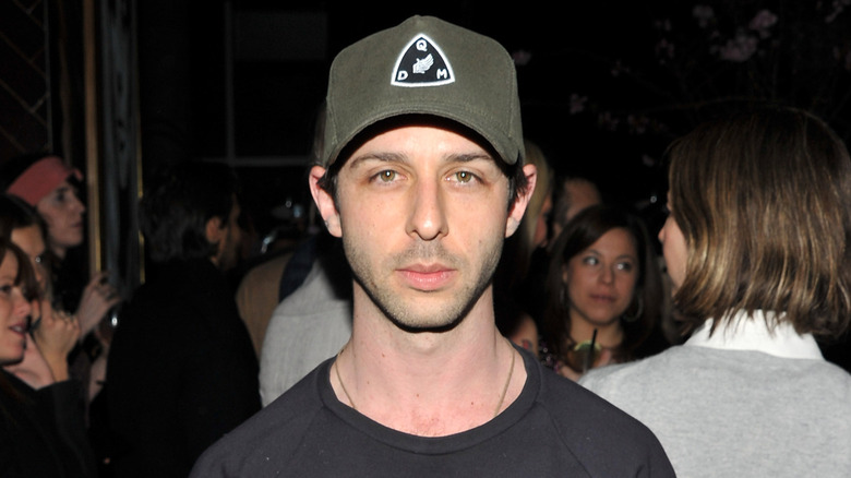 Jeremy Strong in a baseball cap