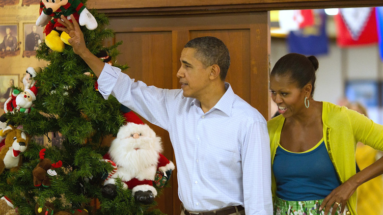  Barack and Michelle Obama standing together