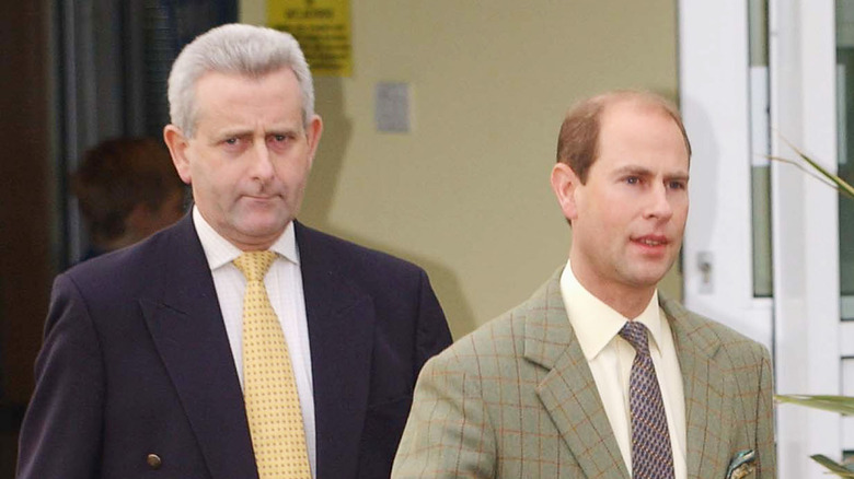 Prince Edward greets press after Louise's birth