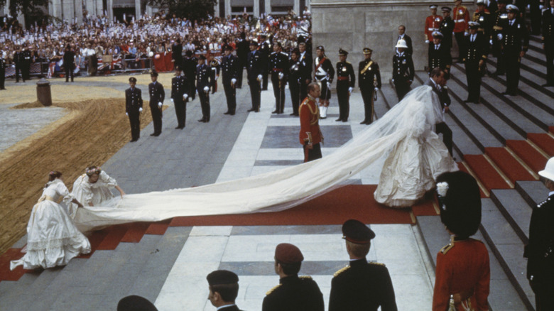 Princess Diana walks into St. Paul's Cathedral on her wedding day