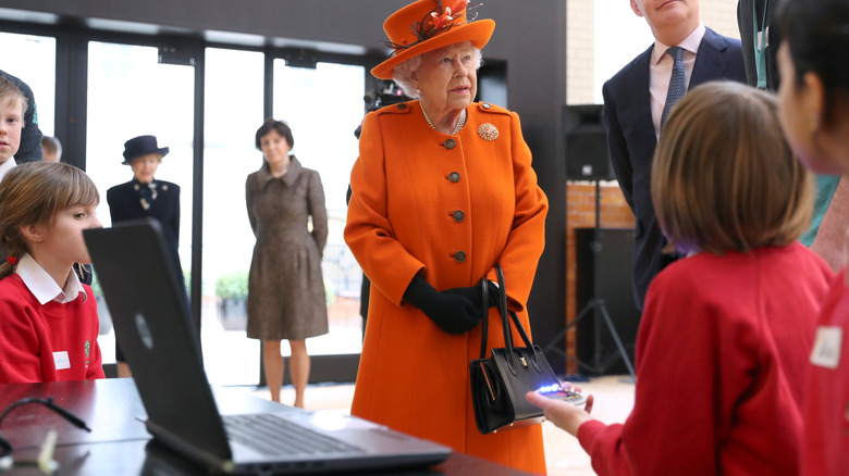 queen elizabeth in orange 