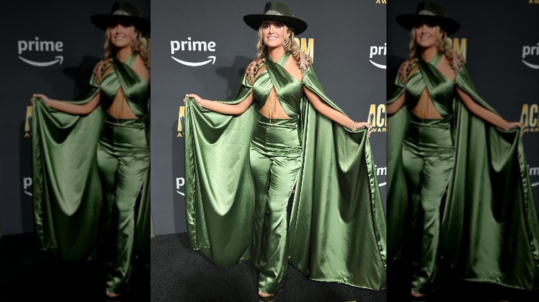 Lainey Wilson in a green jumpsuit on the red carpet