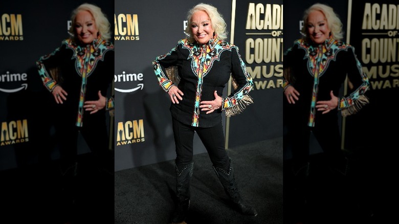 Tanya Tucker posing on the red carpet