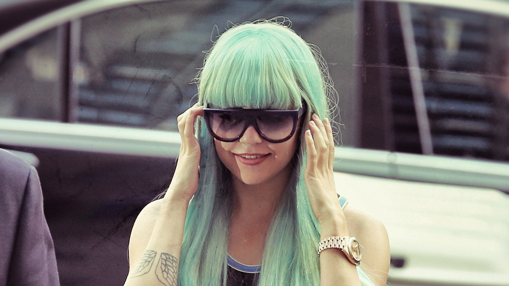 Amanda Bynes with green hair