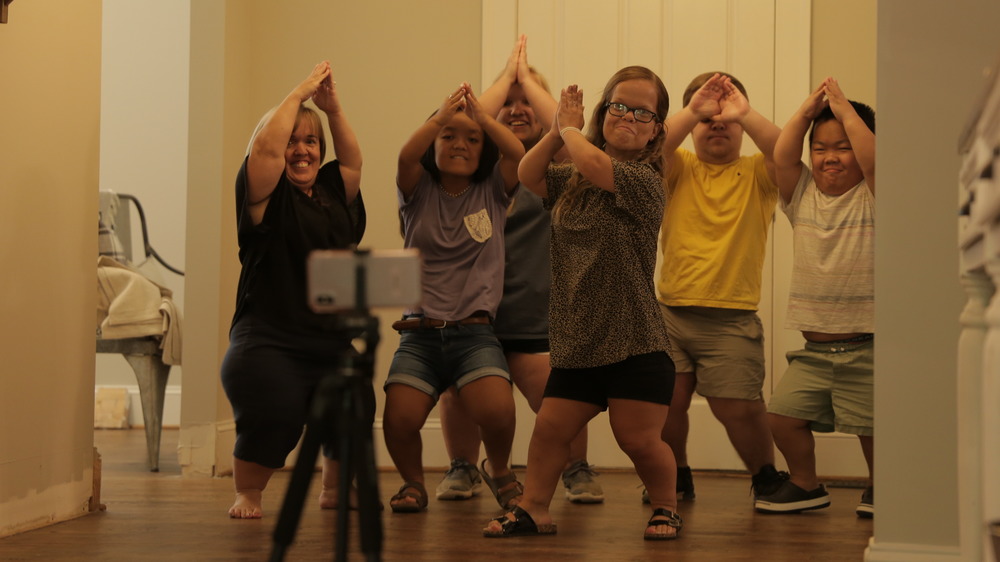 7 Little Johnstons doing a TikTok dance