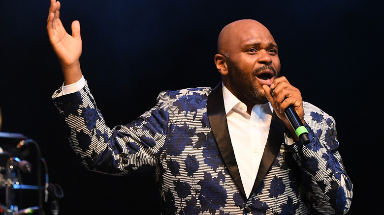 Ruben Studdard singing