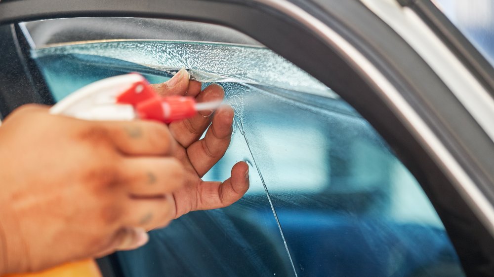 Window cleaner with ammonia