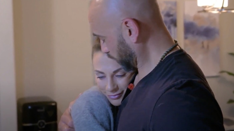 Amy hugging her boyfriend Geno on Addicted to Marriage