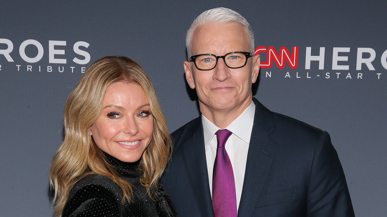 Kelly Ripa and Anderson Cooper posing